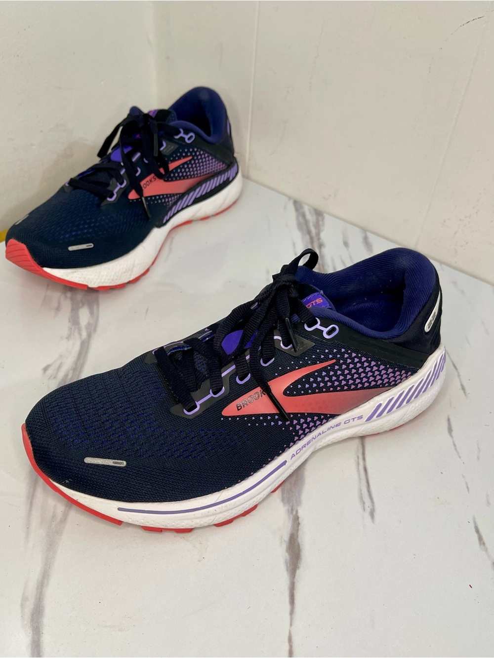 Brooks Adrenaline GTS 22 Womens 8B Running Shoes Blue Purple Walking Gym Sneaker